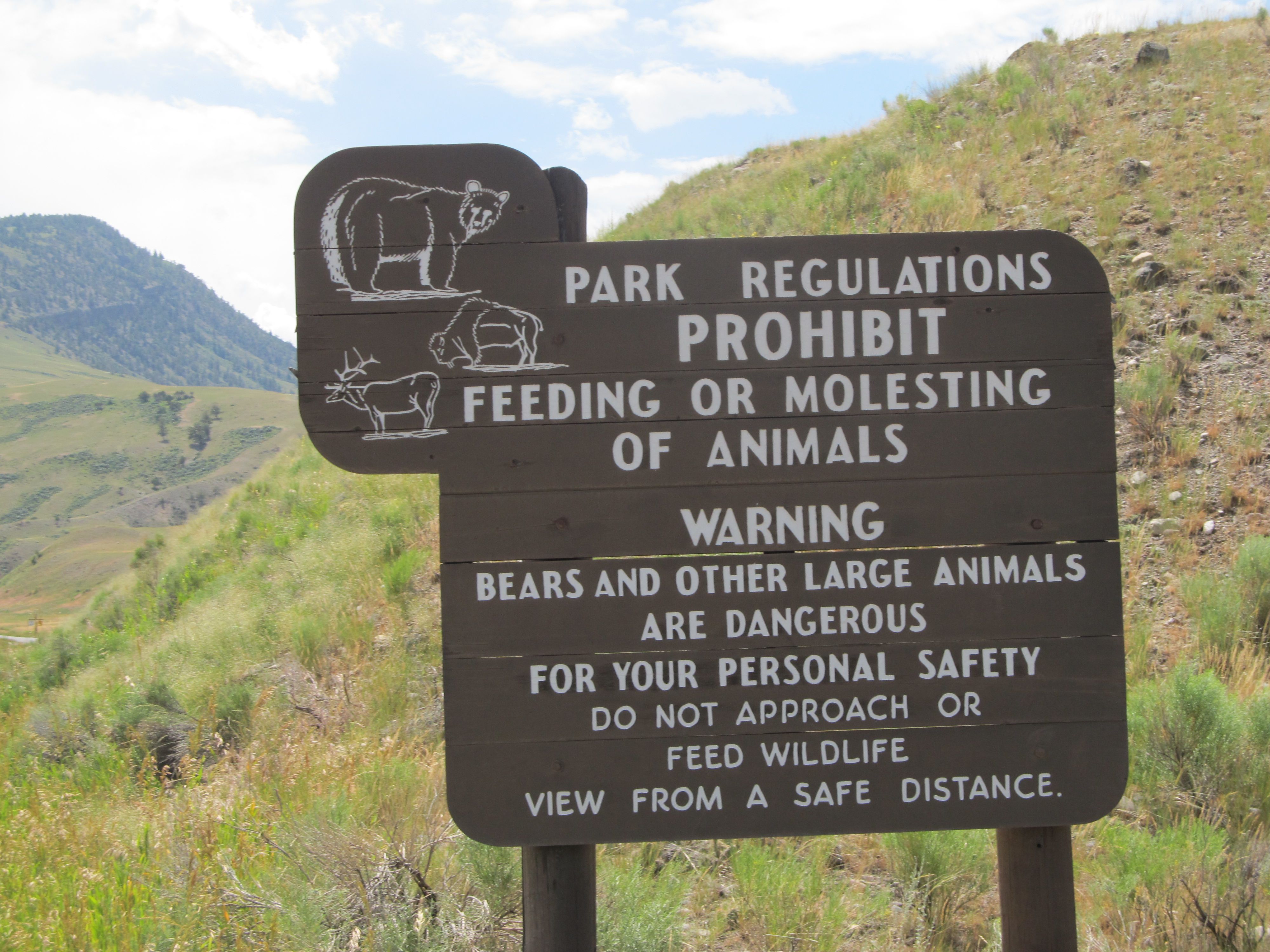 National park reminder not to feed wild animals during wildlife tourism